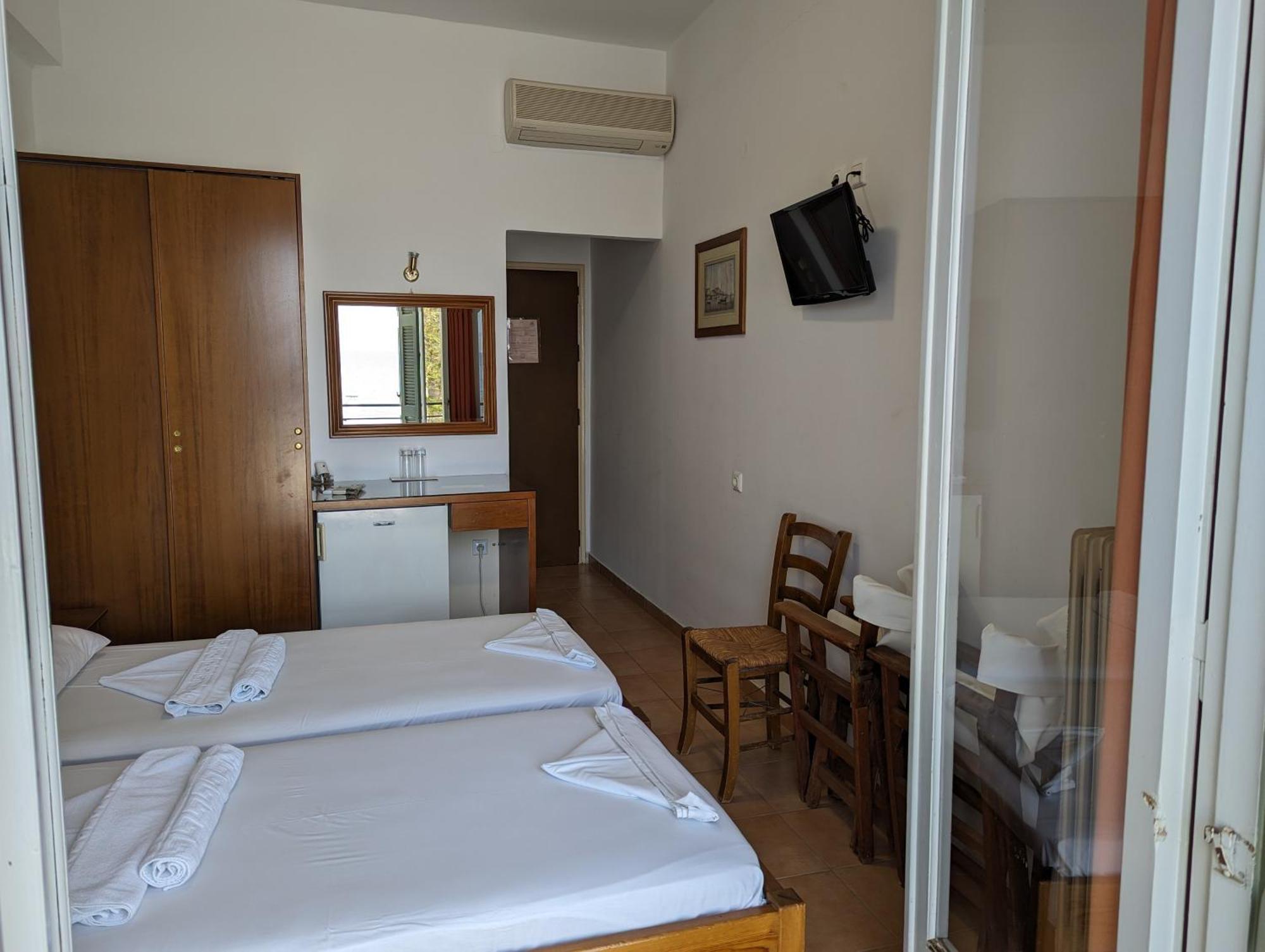 Helen'S Rooms Myloi Bagian luar foto