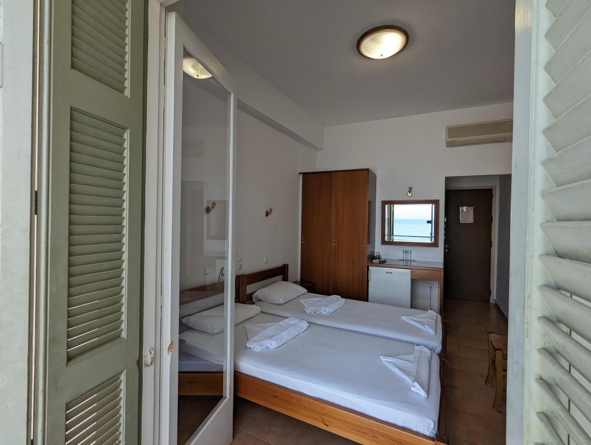 Helen'S Rooms Myloi Bagian luar foto